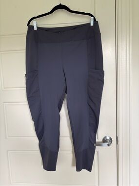 REI Slate Gray High-Waist Pocket Leggings